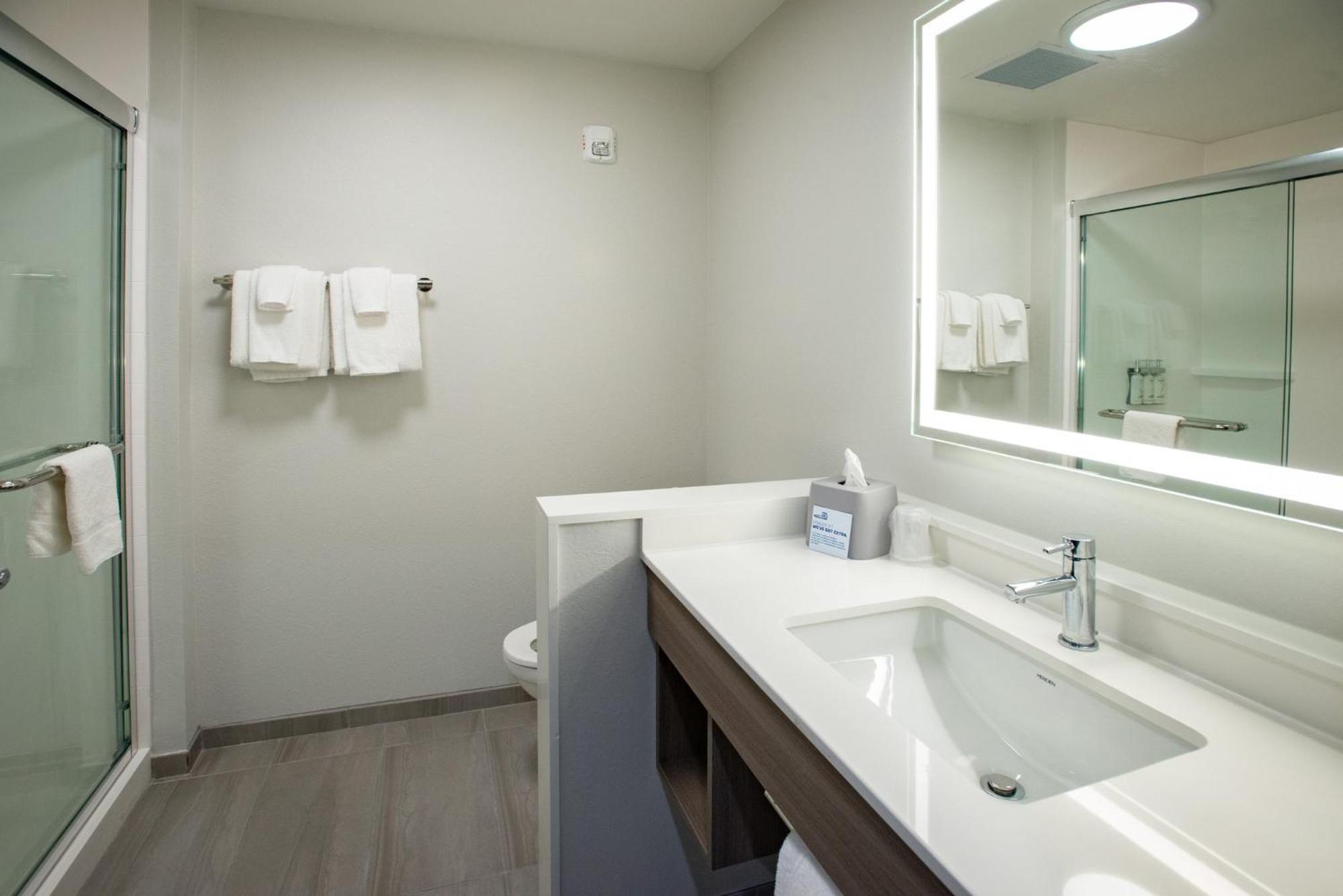 Holiday Inn Express & Suites Pensacola Airport North - I-10 By Ihg Ferry Pass Экстерьер фото