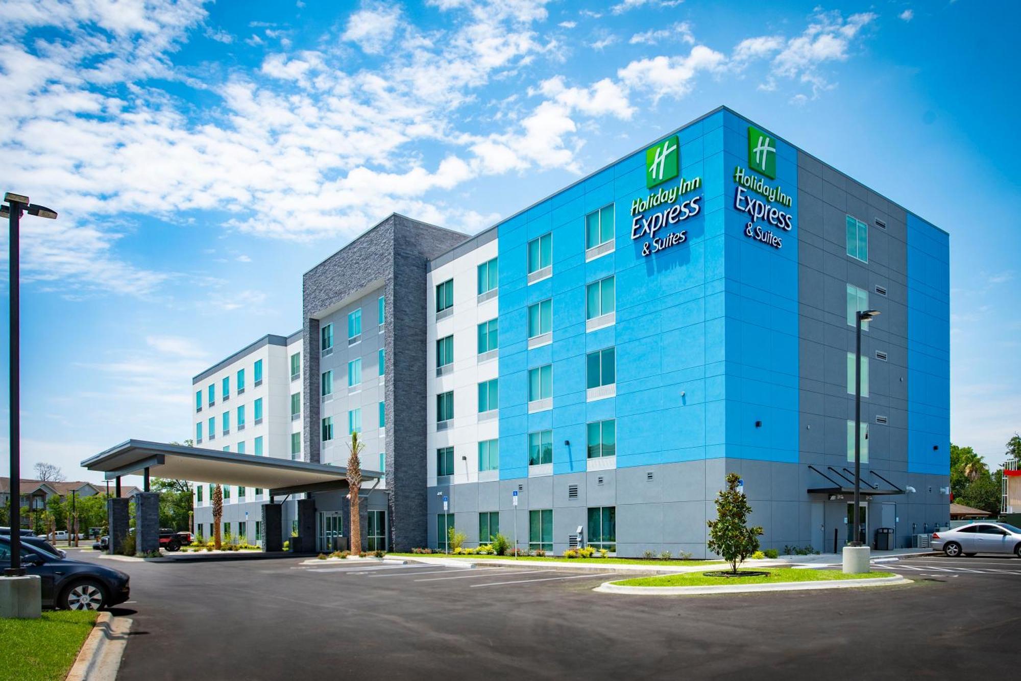 Holiday Inn Express & Suites Pensacola Airport North - I-10 By Ihg Ferry Pass Экстерьер фото